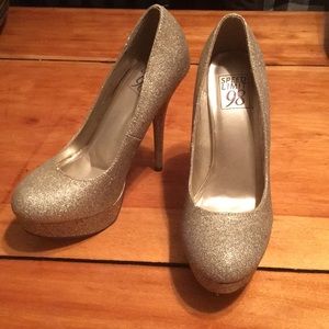 Gold sparkles 5in heel